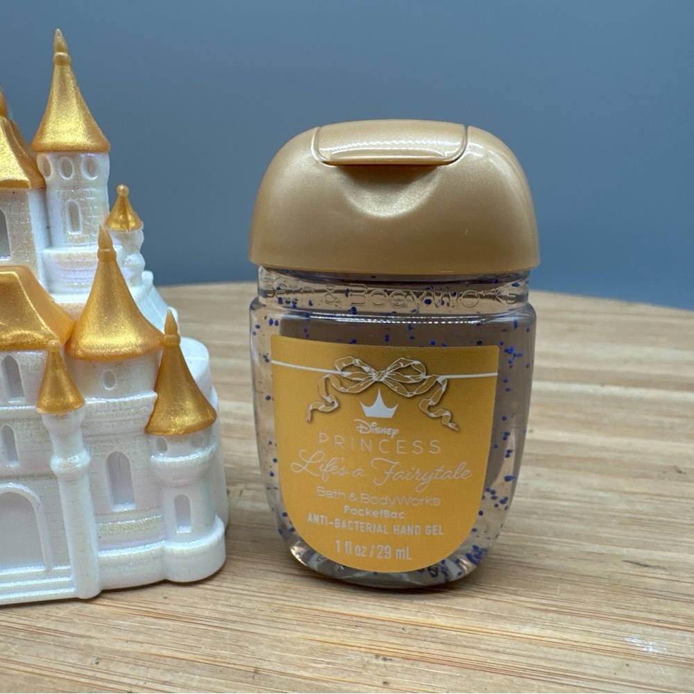 Bath & Body Works Disney Princess Light-Up Castle Pocketbac Holder 2026 Bundle. - Picture 2 of 4